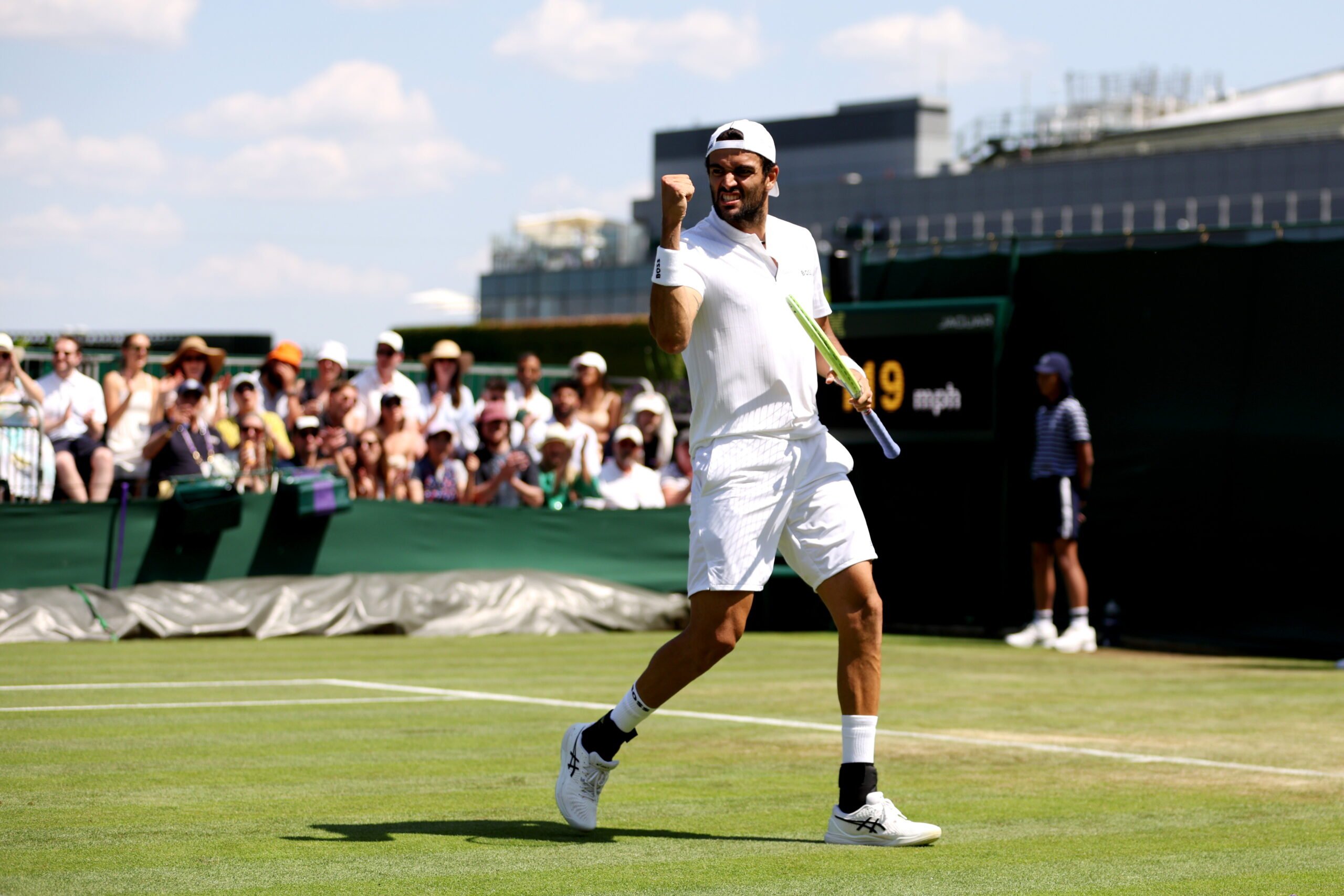 La cavalcata di Matteo Berrettini a Wimbledon prosegue inarrestabile, il tennista italiano vola al terzo turno  