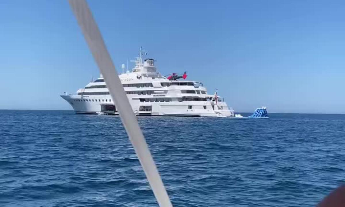 Savelletri, avvistato uno yacht da mille e una notte, uno dei più grandi al mondo, con eliporto e maxi cinema, proprietario un miliardario saudita