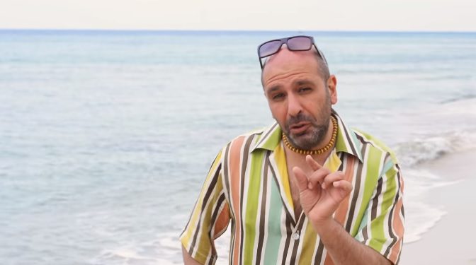 Il clamoroso ritorno di Checco Zalone in tv, show tutto suo in prima serata su Mediaset,  ancora misterioso il nome dello spettacolo