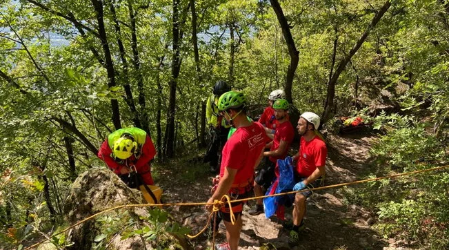 Bolzano, si lancia nel vuoto con la tuta alare ma qualcosa va storto, muore giovane sportivo