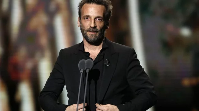 Il mondo del cinema in ansia per il famoso attore e regista Mathieu Kassovitz, per un incidente in moto, è gravissimo