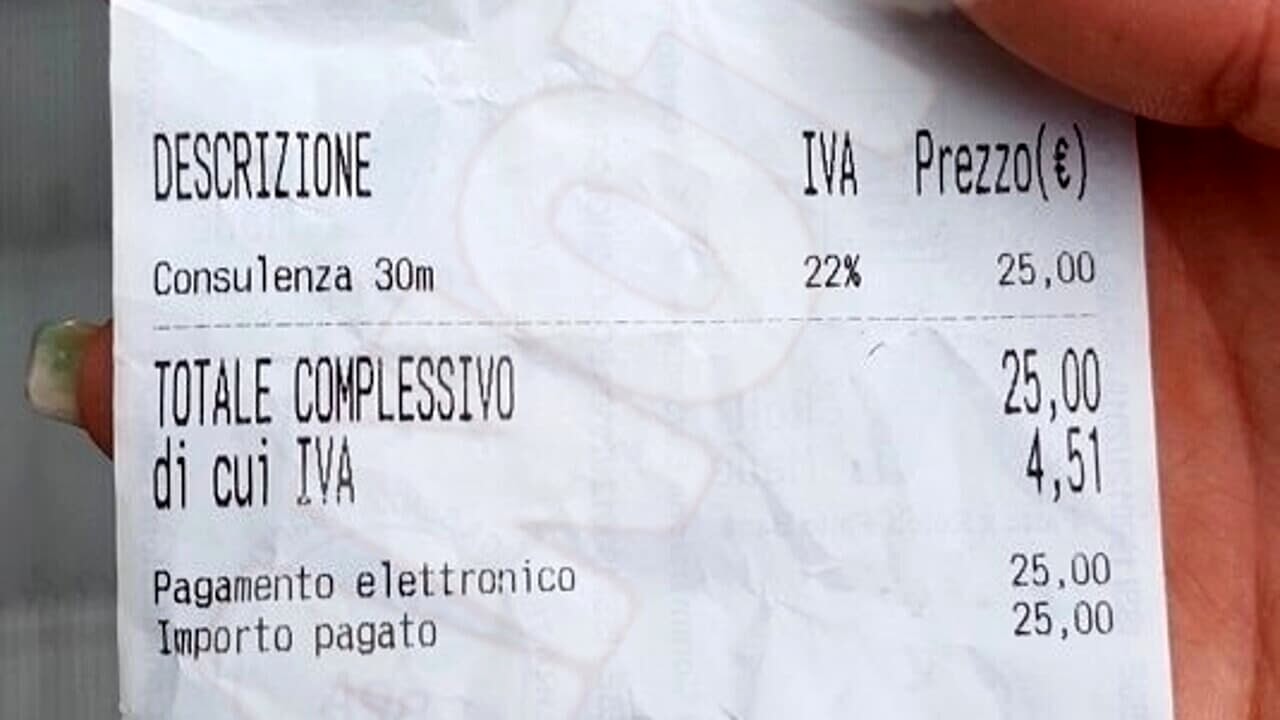 Scontrino choc da un parrucchiere a Milano “25 euro per un parere, un vero furto”