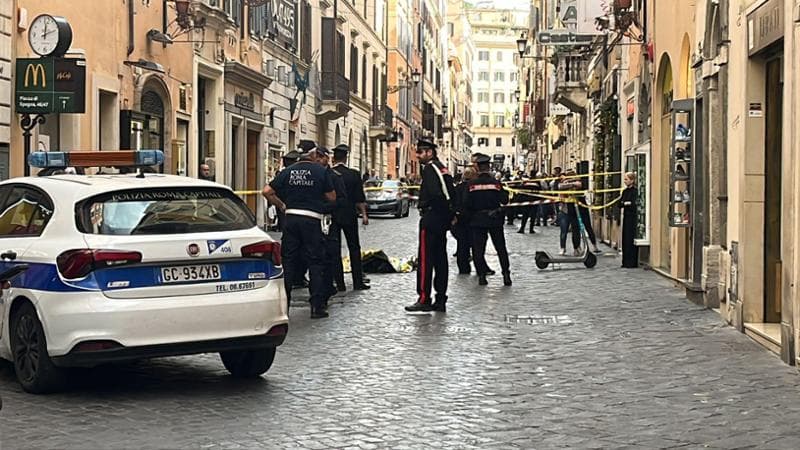 Roma, Rottweiler caduto dal terzo piano colpendo una 28enne incinta, il feto è salvo, la ragazza è ancora in codice rosso