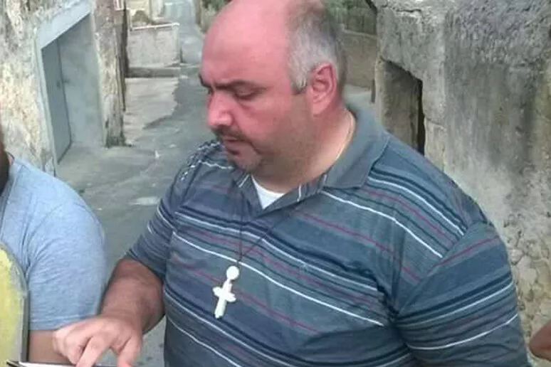 Siracusa, sacerdote arrestato per estorsione, aveva chiesto 100 euro per celebrare un funerale