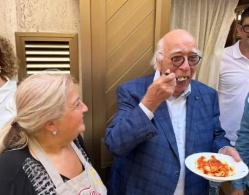 Bari, una foto storica tra Nunzia la regina delle orecchiette e Giovanni Rana il re dei tortellini