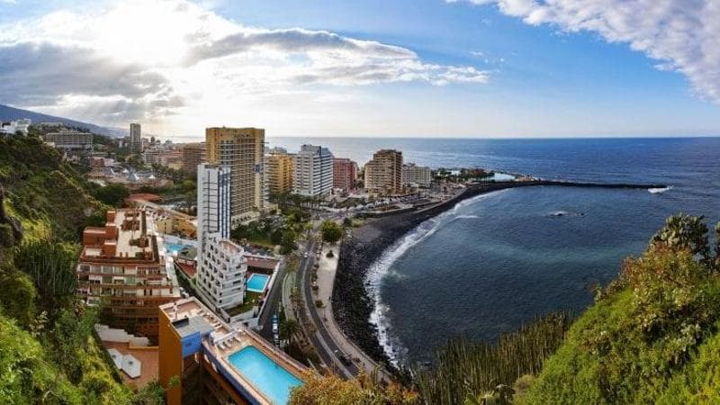 Tenerife, turista italiana perde la vita per un’improvvisa onda anomala