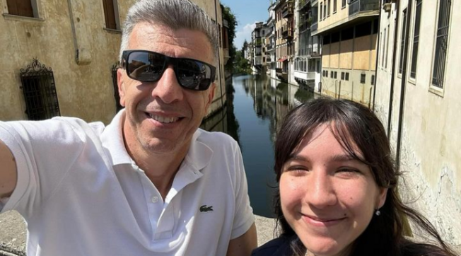 Gino Cecchettin condivide un'emozionante foto con la figlia Giulia per celebrare il suo 22esimo compleanno, suscitando una forte commozione tra gli utenti di Instagram.