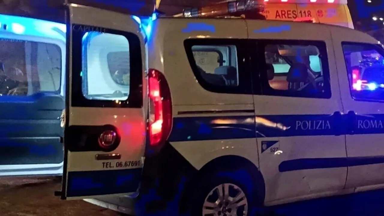 Roma, incidente stradale nella notte, a una rotatoria auto si cappotta, muore sul colpo ragazzina di 13 anni