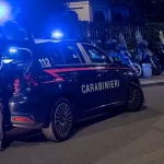 Un folle inseguimento tra Lecce e Casamassima si è concluso con l'arresto di un pregiudicato barese, dopo diverse collisioni con le volanti della polizia e una sparatoria.