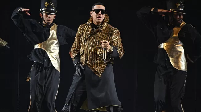 Daddy Yankee, icona del reggaeton, annuncia il suo addio alla musica per dedicarsi alla fede cristiana, lasciando un'eredità musicale globale.