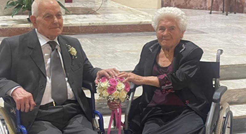 Orazio Sardelli e Giacinta Cicellini, sposati da oltre 75 anni, hanno condiviso un amore che è durato fino alla fine, morendo a distanza di soli 14 giorni l'uno dall'altra.