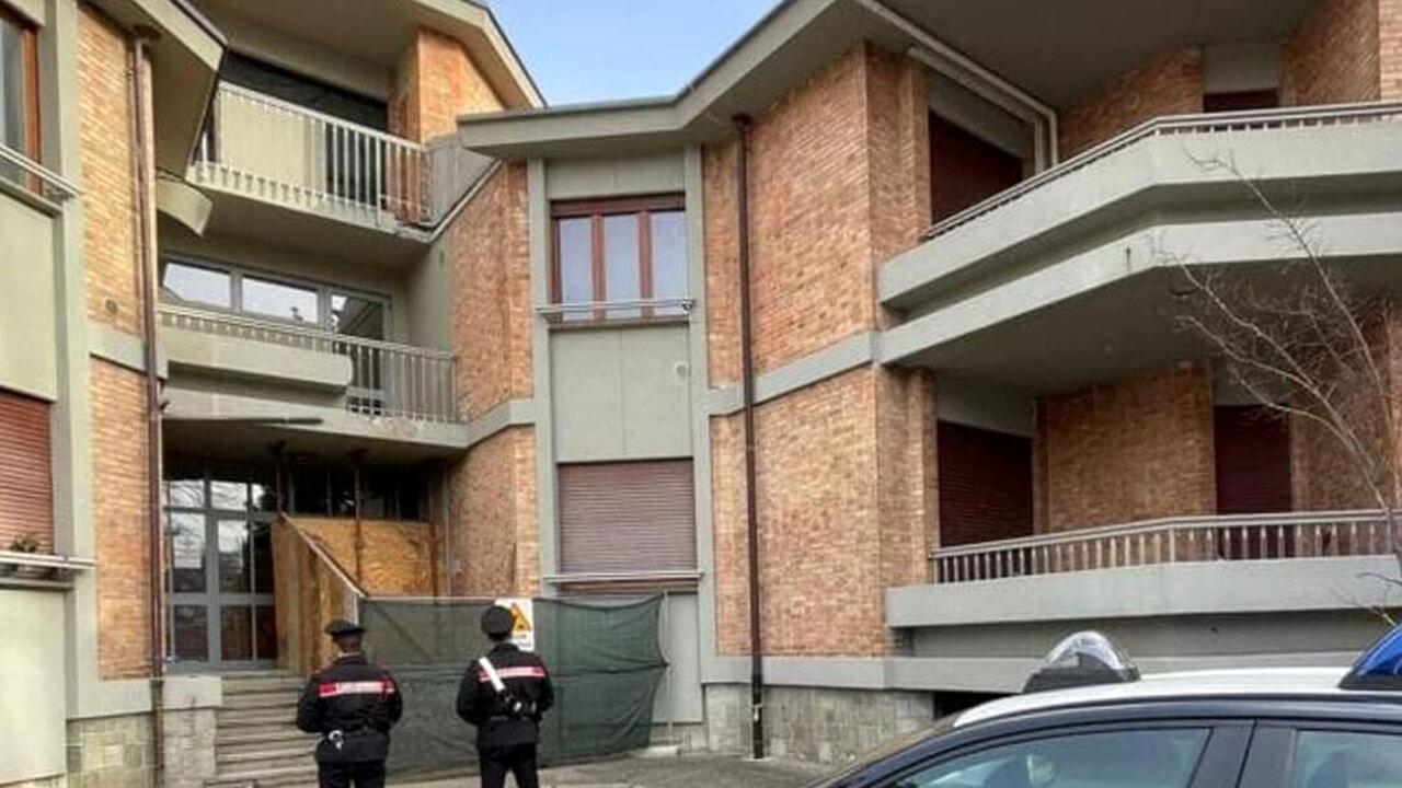 Un collega di 30 anni è stato fermato per l'omicidio preterintenzionale dell'operaio deceduto lo scorso 14 dicembre a Torino, dopo che inizialmente si pensava fosse un incidente sul lavoro.