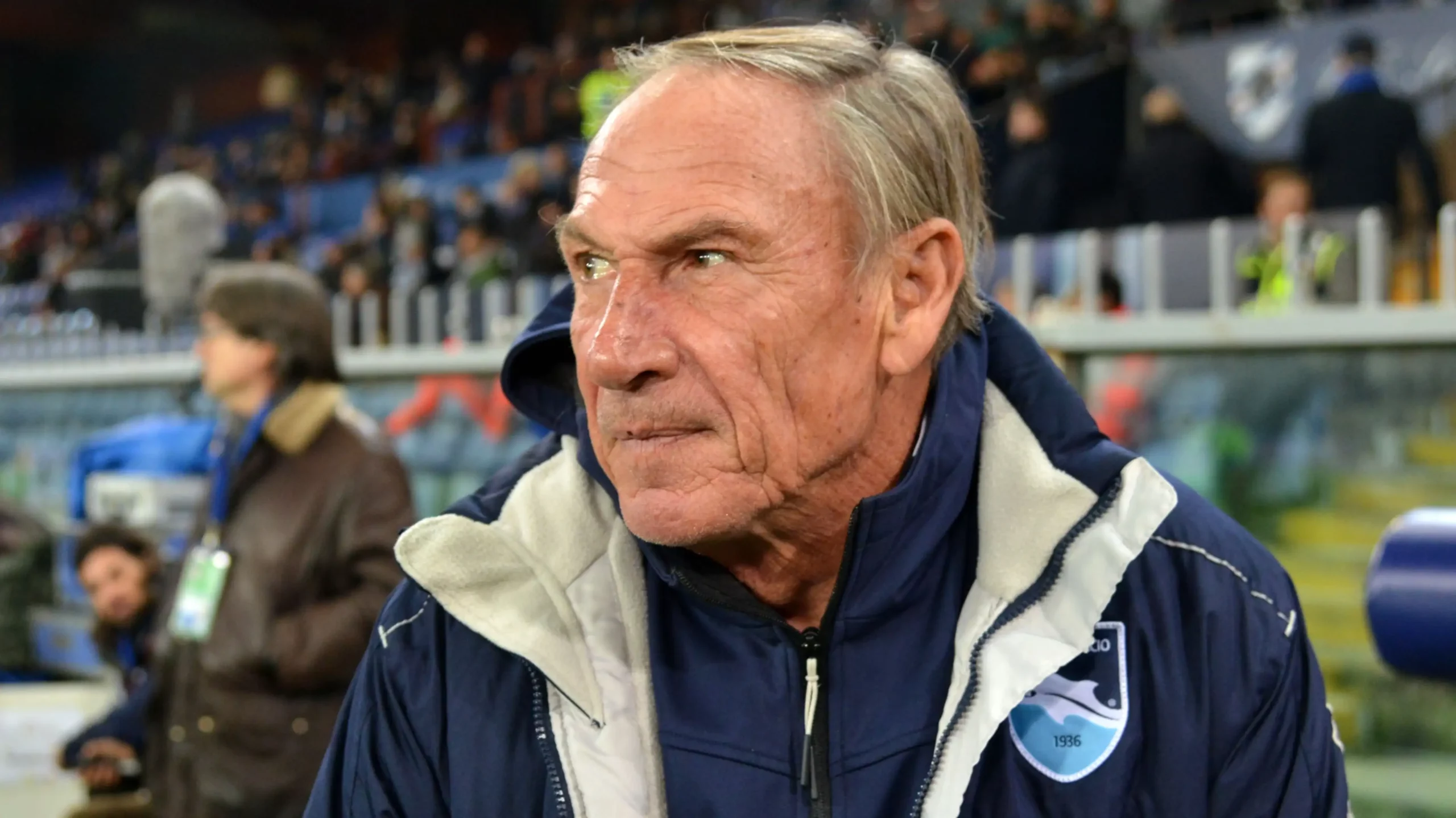L'allenatore Zdenek Zeman, 76 anni, è stato ricoverato a Pescara per una lieve ischemia transitoria e dovrà assentarsi per alcuni giorni per ulteriori controlli.