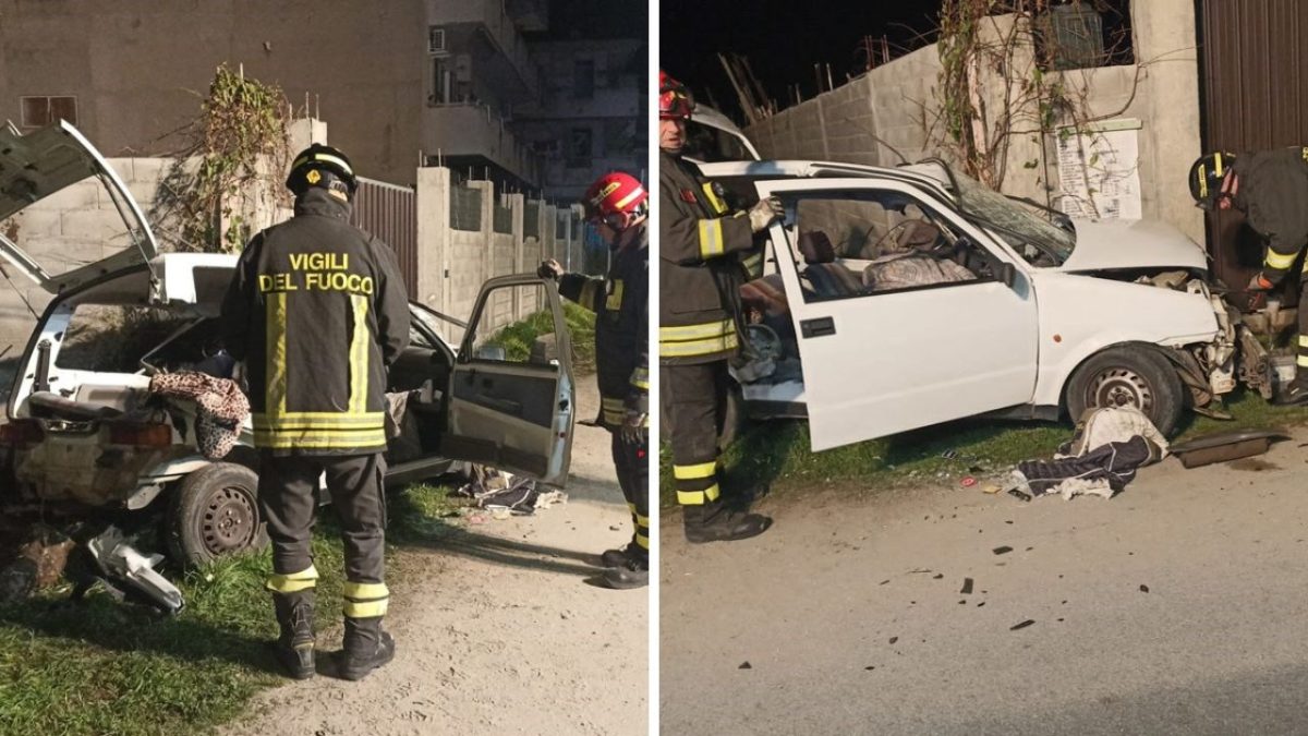 Due giovani di 23 anni sono morti e uno è rimasto ferito in un incidente stradale a Rosarno, in provincia di Reggio Calabria, dopo che la loro auto si è schiantata contro un pilastro.