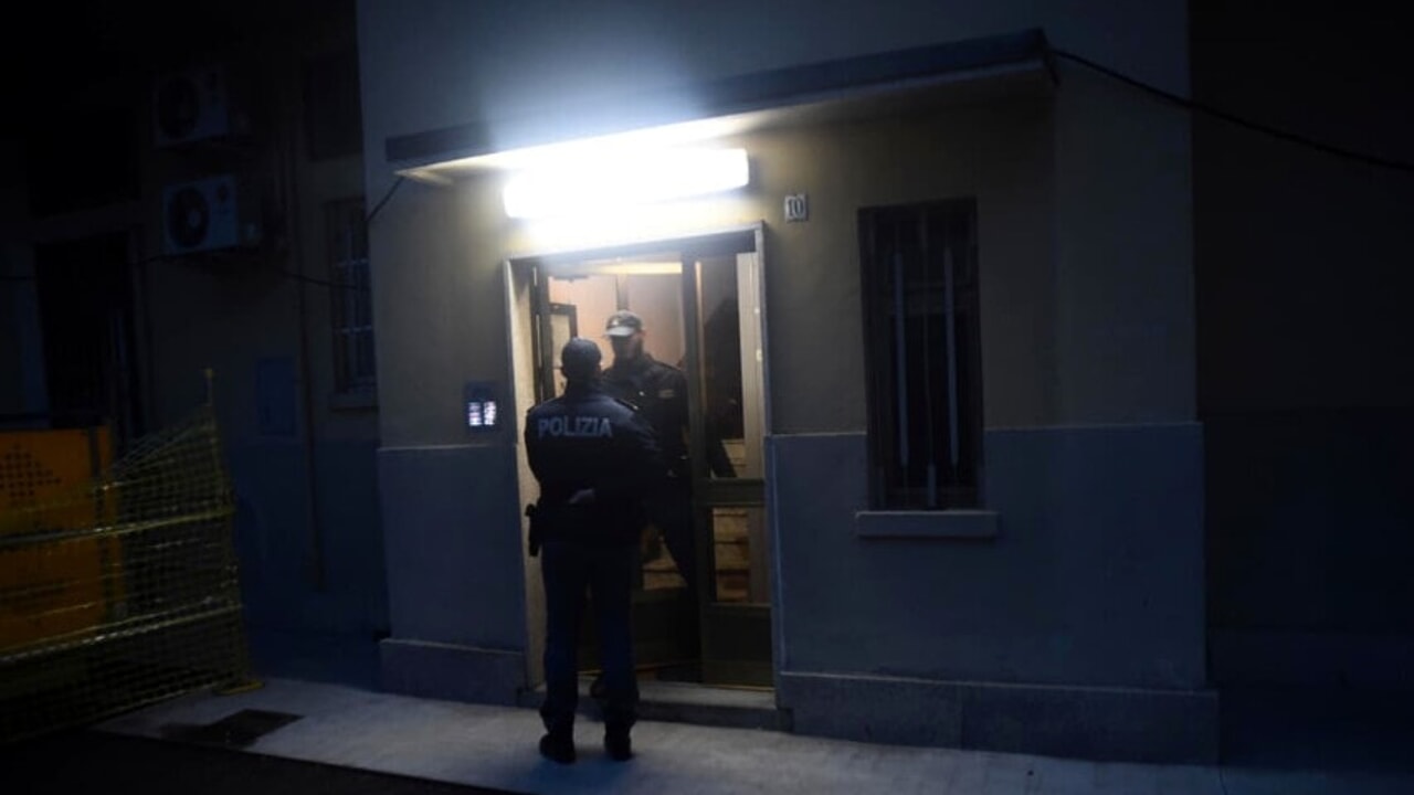 Elisa Scavone, 65 anni, è tragicamente deceduta a seguito delle gravi ferite riportate dopo essere stata accoltellata dal marito, Lorenzo Sofia, di 71 anni, a Torino. L'attacco ha avuto luogo nell'appartamento della coppia nel quartiere di Borgo Filadelfia.