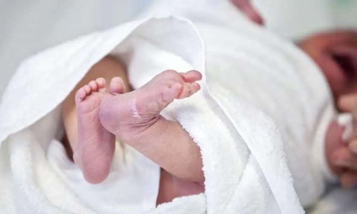 Una neonata di quattro mesi muore in ospedale a Mestre dopo un ricovero per mal d'orecchie. L'autopsia è stata disposta per chiarire le cause.