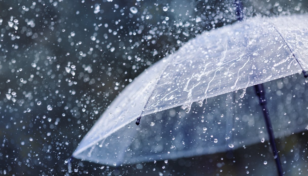 Fine del caldo anomalo: l'Italia si prepara a una settimana di maltempo con pioggia, temporali e nevicate.