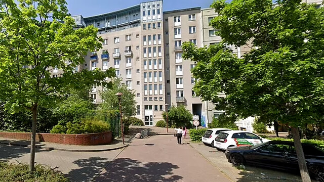 Dramma a Berlino: madre lancia la figlia dal terzo piano, la bambina sopravvive miracolosamente