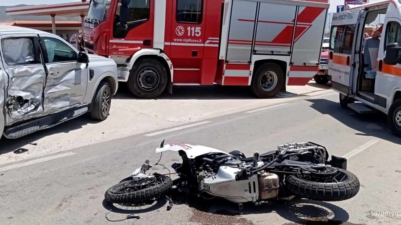 Scontro tra un’auto e una moto proveniente dal senso di marcia opposto, muore sul colpo il pugliese Roberto Ferrazzano