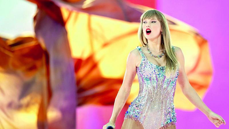 Taylor Swift uragano a San Siro, la star conquista Milano ma si commuove