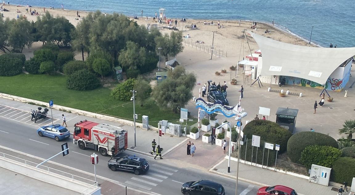 Un oggetto sospetto ha provocato un allarme bomba sulla spiaggia di Pane e Pomodoro a Bari, ma si è rivelato inoffensivo dopo l'intervento delle autorità.