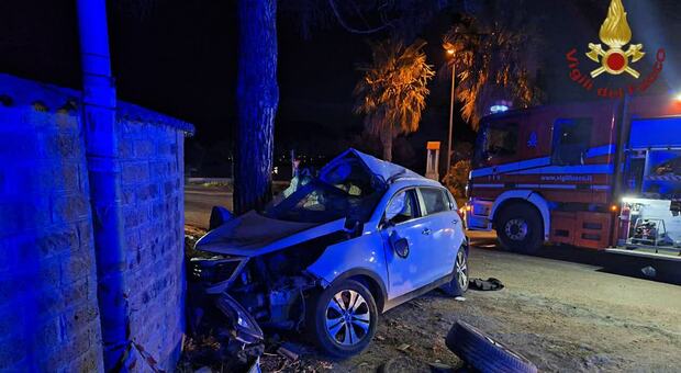 Tragico schianto a Nettuno: un impatto violentissimo ha provocato la morte di Sabrina Spallotta, incinta, e del nipote di 5 anni.