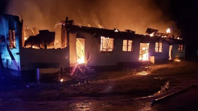 Un incendio devastante ha colpito il dormitorio della Hillside Endarasha Academy a Kieni, Kenya centrale, causando la morte di almeno 17 bambini e ferendo altri 14.