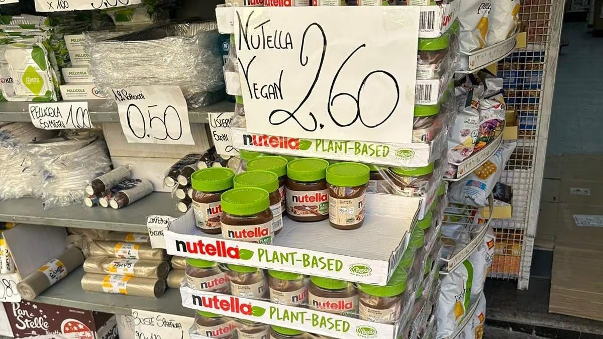 A Napoli scoperti 300 barattoli di Nutella Plant-based rubati e venduti a metà prezzo prima del lancio ufficiale.