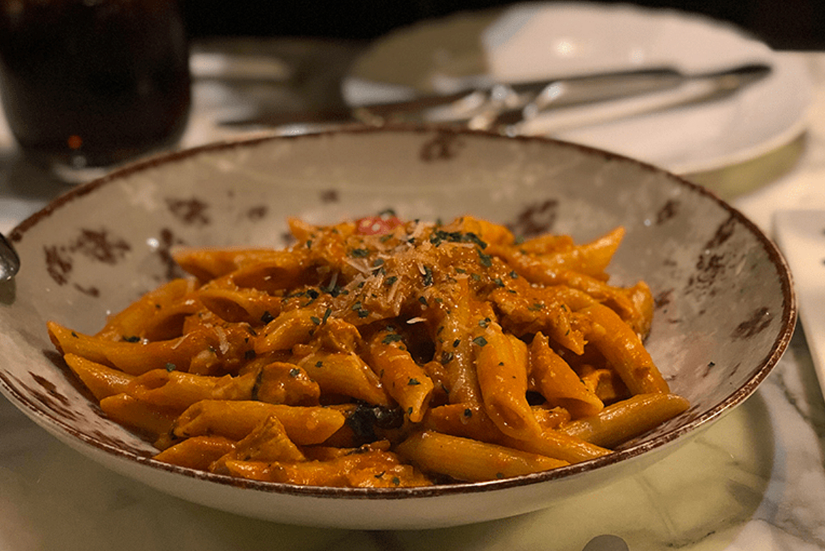 Pasta con melanzane fritte e provola affumicata: un piatto semplice e saporito