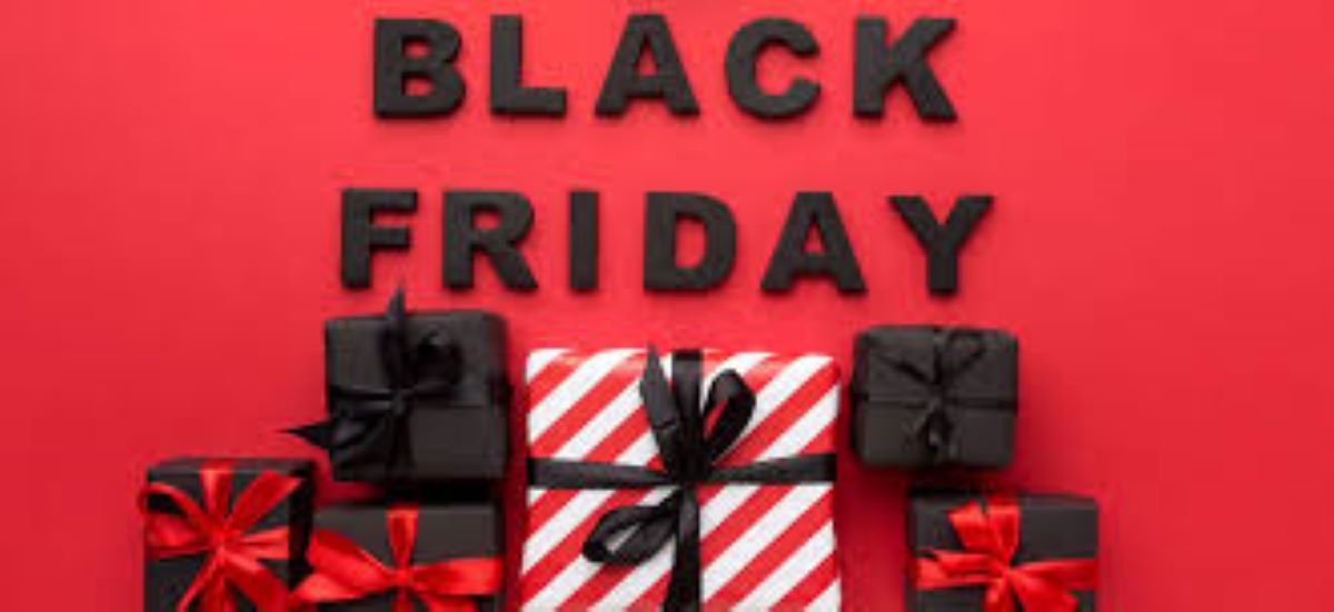 Black Friday 2024: gli imperdibili da acquistare tra abbigliamento, accessori, scarpe e borse